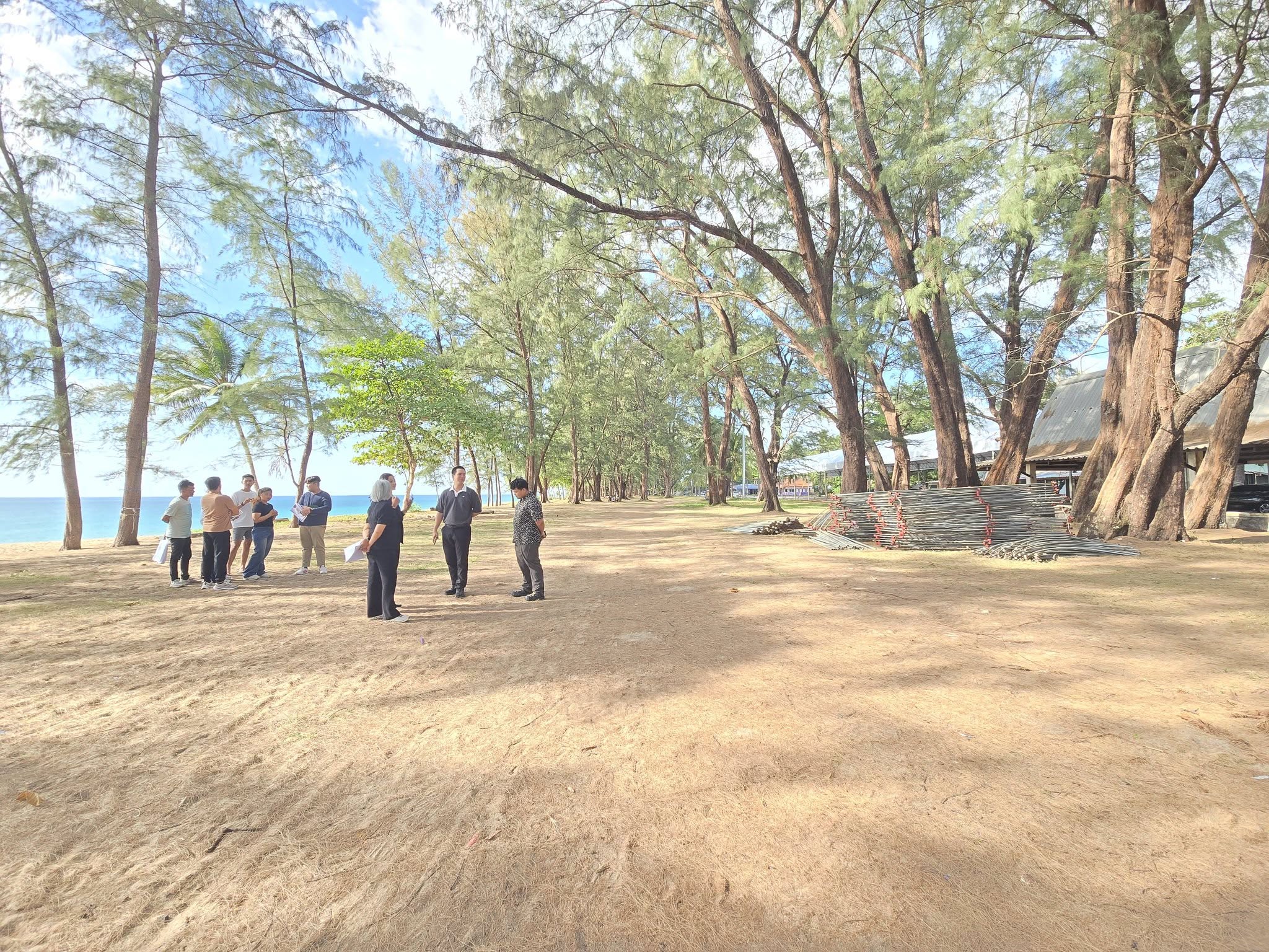 งพื้นที่เตรียมความพร้อมการจัดสถานที่โซนจำหน่ายสินค้าหนึ่งตำบล หนึ่งผลิตภัณฑ์ (OTOP) ภายในงานประเพณีอนุรักษ์พันธุ์เต่าทะเล ประจำปี 2569